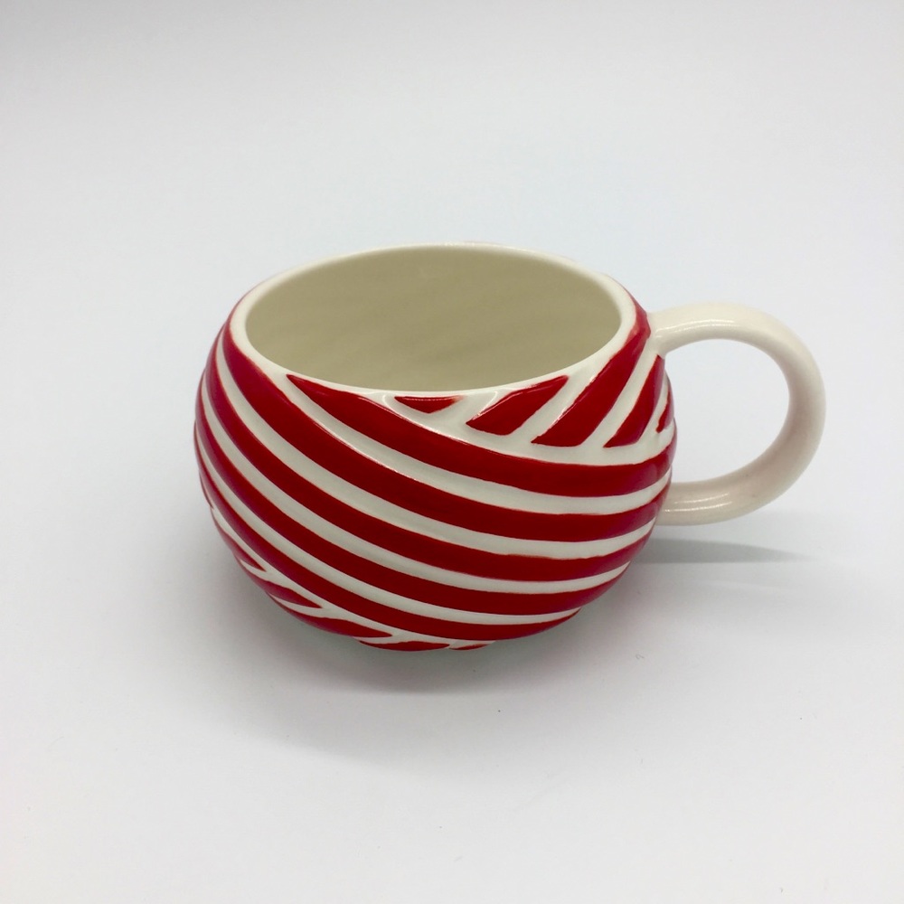 Starbucks 2013 Red White Swirl Stripe Candy Cane Holiday Coffee Mug Cup 12fl oz